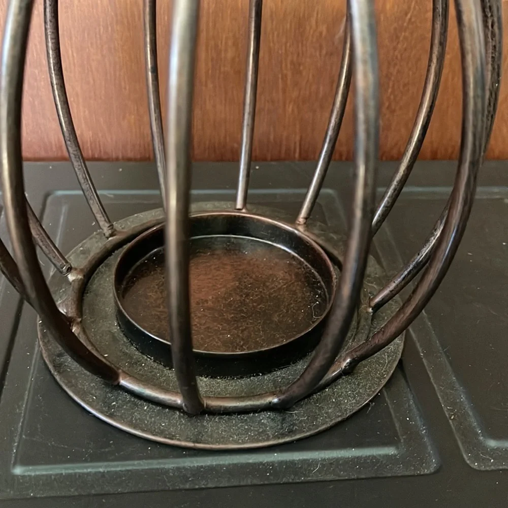 Metal candle holder